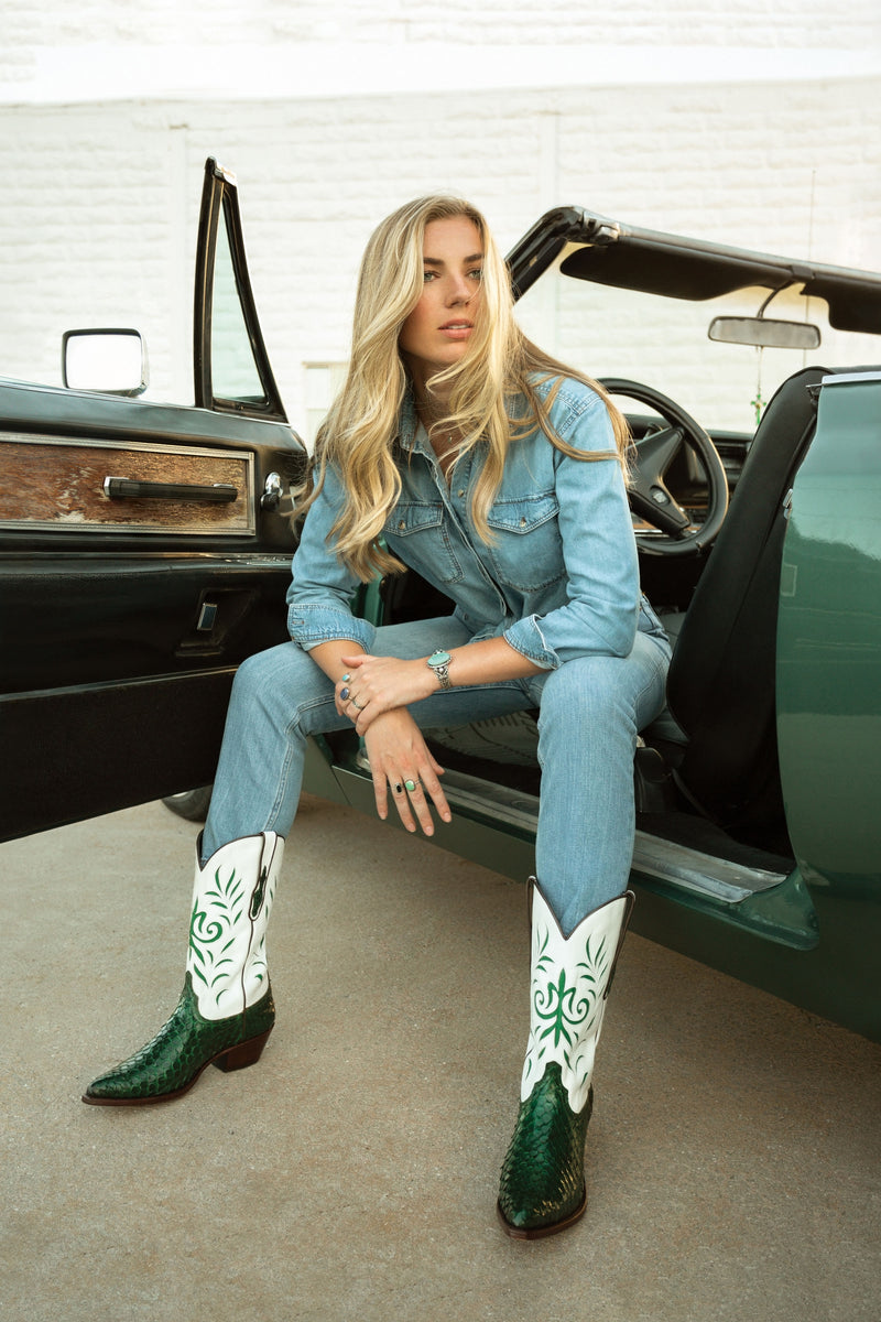 Lifestyle: styling emerald green python cowboy boots in city fashion-RockiesRebels